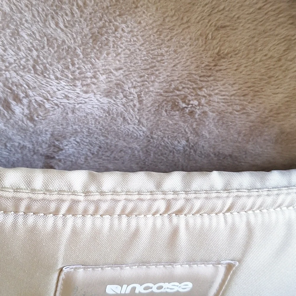 Incase City Compact   Backpack - Picture 4 of 7